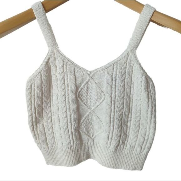 QED London Cable Knit Crop Top Sweater - Picture 5 of 6